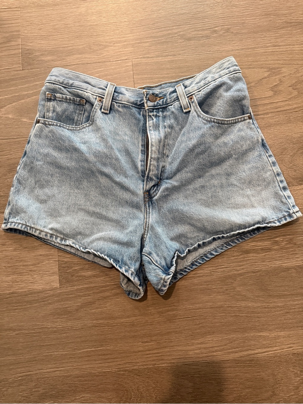 Levi High Waisted Shorts size 31 inches